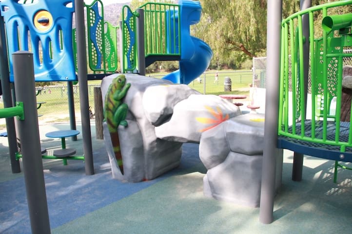 outdoor playground at lake hollywood park